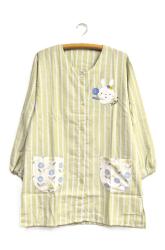 青い花うさぎスモック